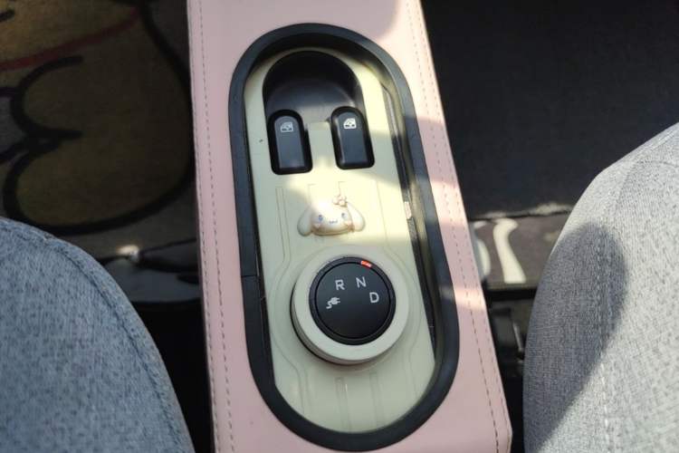 Used Wuling Hongguang MINIEV 2022 Macaron Premium Model – Lithium Iron Phosphate Gear Lever