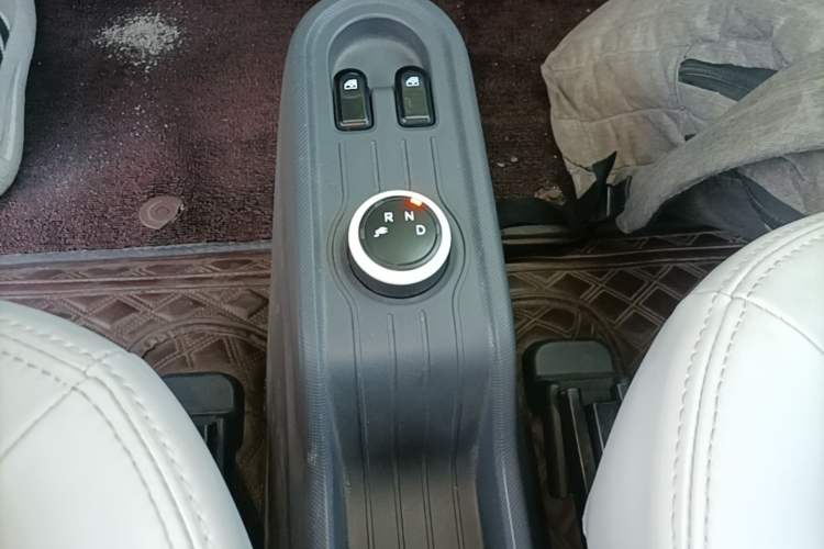 Used Wuling Hongguang MINIEV 2022 Macaron Premium Model – Lithium Ternary Battery Gear Lever