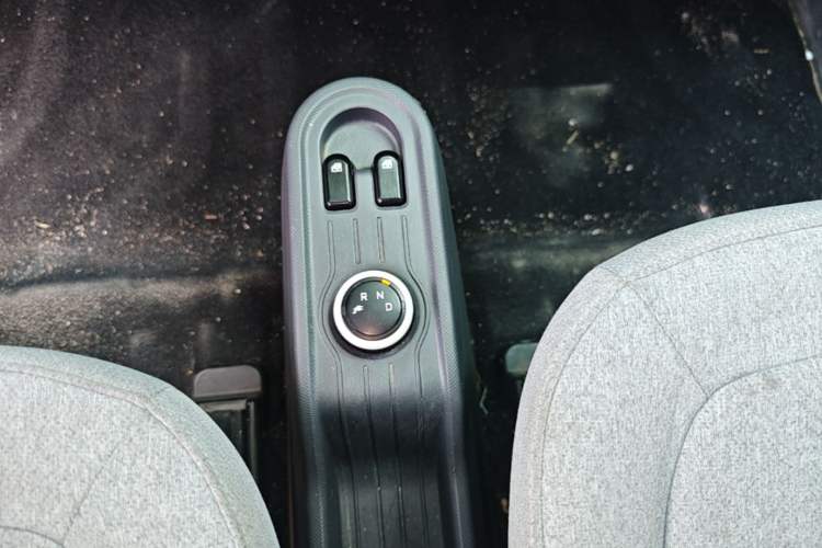 Used Wuling Hongguang MINIEV 2022 Macaron Fashion Model Lithium Iron Phosphate Gear Lever