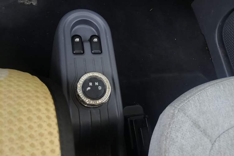 Used Wuling Hongguang MINIEV 2022 Macaron Premium Model – Lithium Iron Phosphate Gear Lever