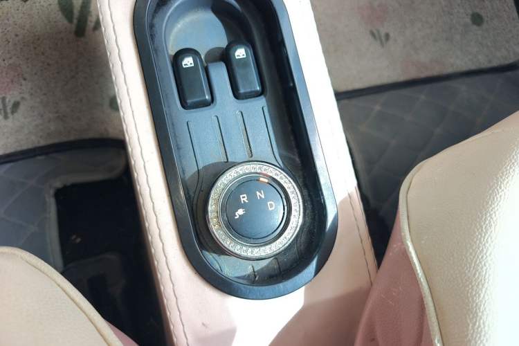 Used Wuling Hongguang MINIEV 2022 Macaron Fashion Edition Lithium-Nickel-Cobalt-Alpha-oxide Gear Lever