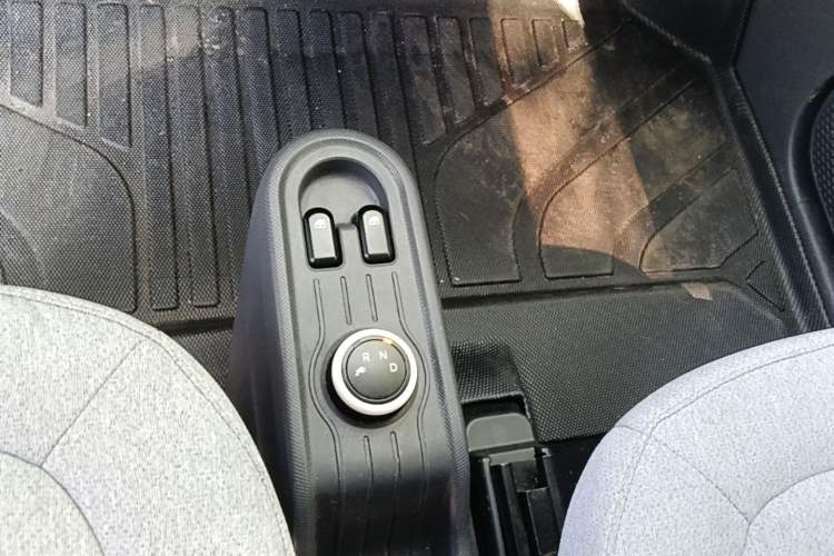 Used Wuling Hongguang MINIEV 2022 Macaron Premium Model – Lithium Iron Phosphate Gear Lever