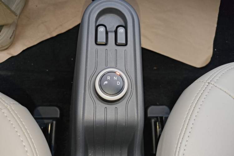 Used Wuling Hongguang MINIEV 2022 Macaron Premium Model – Lithium Ternary Battery Gear Lever