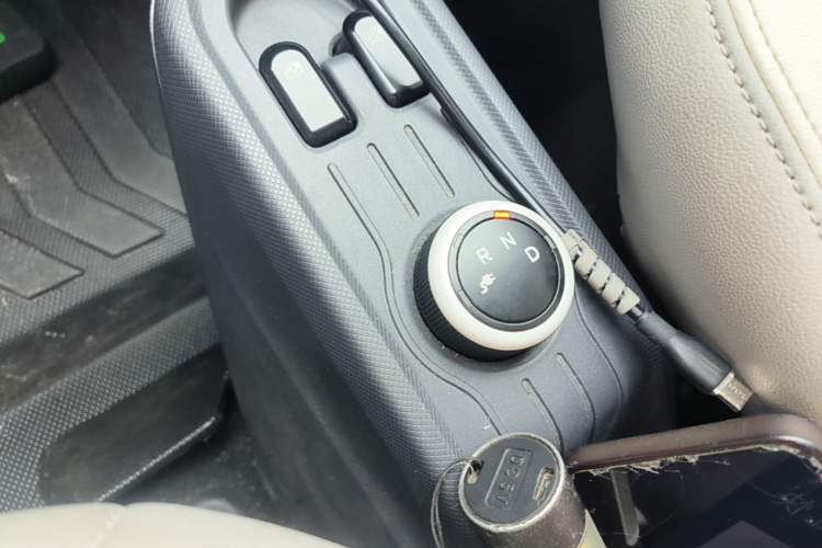 Used Wuling Hongguang MINIEV 2022 Macaron Premium Model – Lithium Ternary Battery Gear Lever