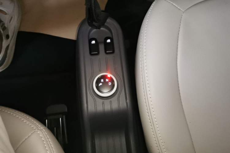 Used Wuling Hongguang MINIEV 2022 Macaron Premium Model – Lithium Iron Phosphate Gear Lever