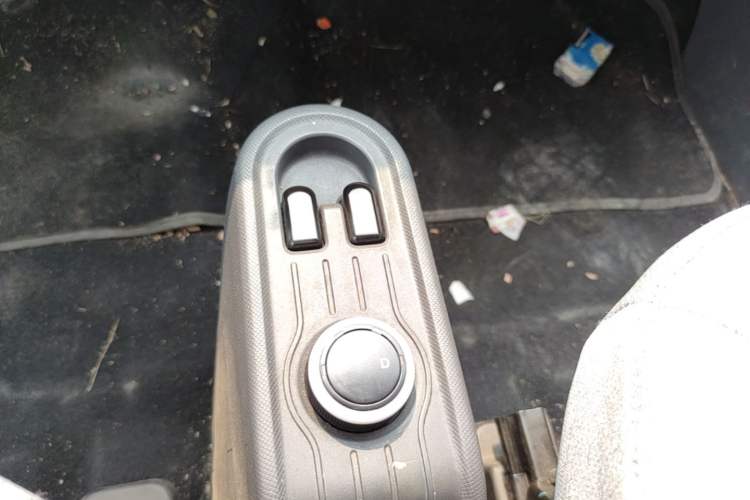 Used Wuling Hongguang MINIEV 2022 Macaron Premium Model – Lithium Ternary Battery Gear Lever