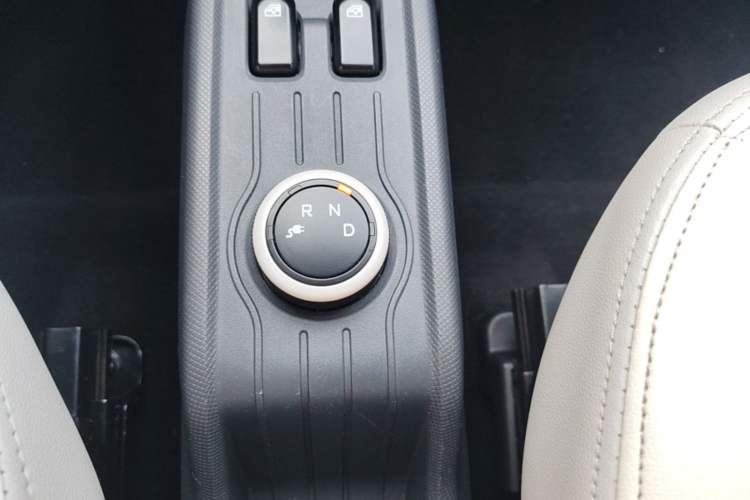 Used Wuling Hongguang MINIEV 2022 Macaron Premium Model – Lithium Iron Phosphate Gear Lever