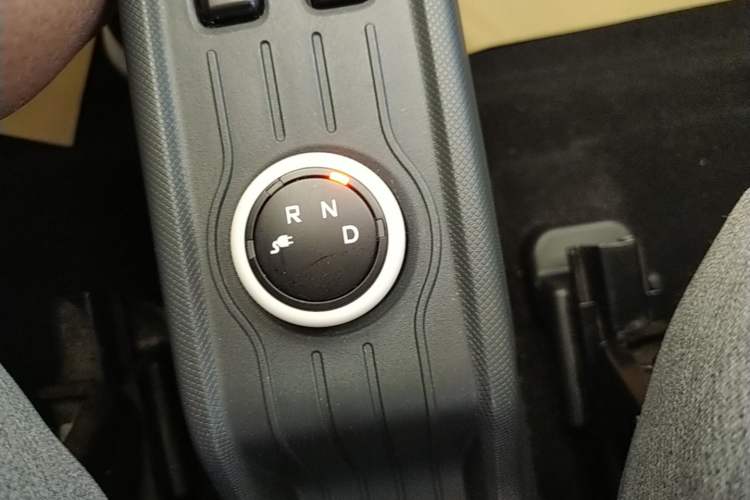 Used Wuling Hongguang MINIEV 2022 Macaron Premium Model – Lithium Iron Phosphate Gear Lever
