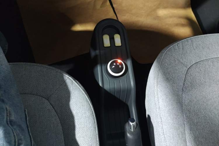 Used Wuling Hongguang MINIEV 2022 Macaron Premium Model – Lithium Ternary Battery Gear Lever