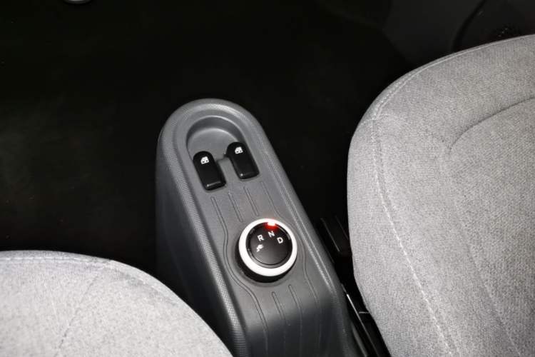Used Wuling Hongguang MINIEV 2022 Macaron Premium Model – Lithium Iron Phosphate Gear Lever