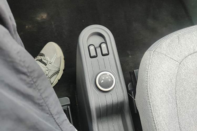 Used Wuling Hongguang MINIEV 2022 Macaron Premium Model – Lithium Iron Phosphate Gear Lever