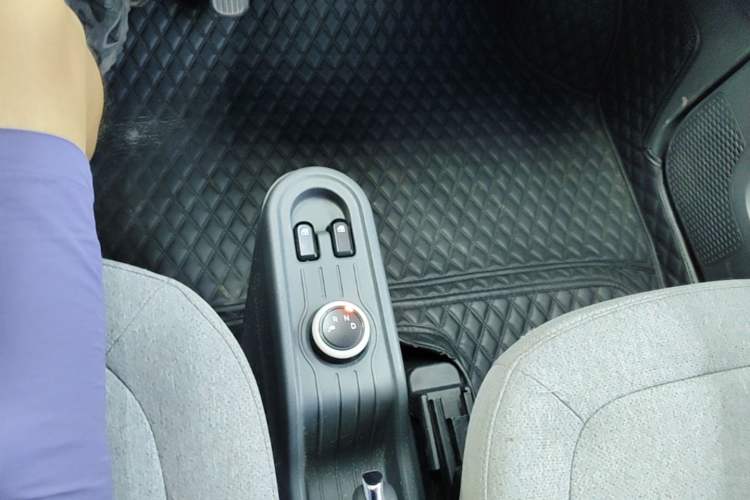 Used Wuling Hongguang MINIEV 2022 Macaron Premium Model – Lithium Iron Phosphate Gear Lever
