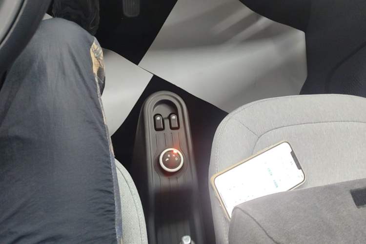 Used Wuling Hongguang MINIEV 2022 Macaron Premium Model – Lithium Iron Phosphate Gear Lever