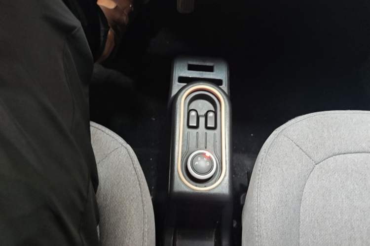 Used Wuling Hongguang MINIEV 2022 Macaron Premium Model – Lithium Iron Phosphate Gear Lever
