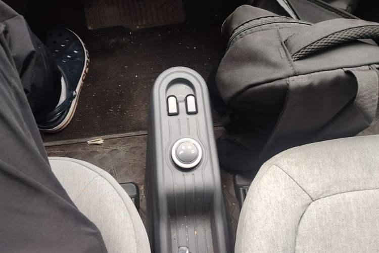 Used Wuling Hongguang MINIEV 2022 Macaron Fashion Model Lithium Iron Phosphate Gear Lever