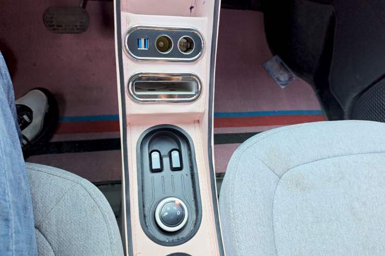 Used Wuling Hongguang MINIEV 2022 Macaron Premium Model – Lithium Iron Phosphate Gear Lever