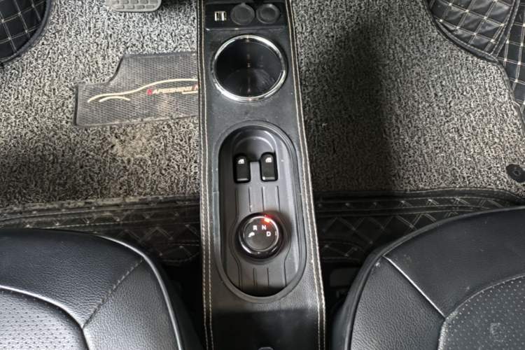 Used Wuling Hongguang MINIEV 2022 Macaron Premium Model – Lithium Ternary Battery Gear Lever