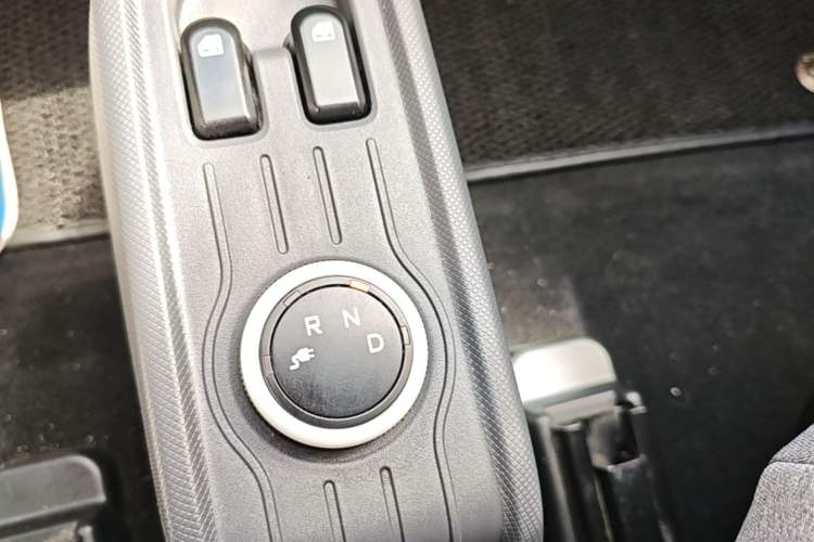 Used Wuling Hongguang MINIEV 2022 Macaron Premium Model – Lithium Iron Phosphate Gear Lever