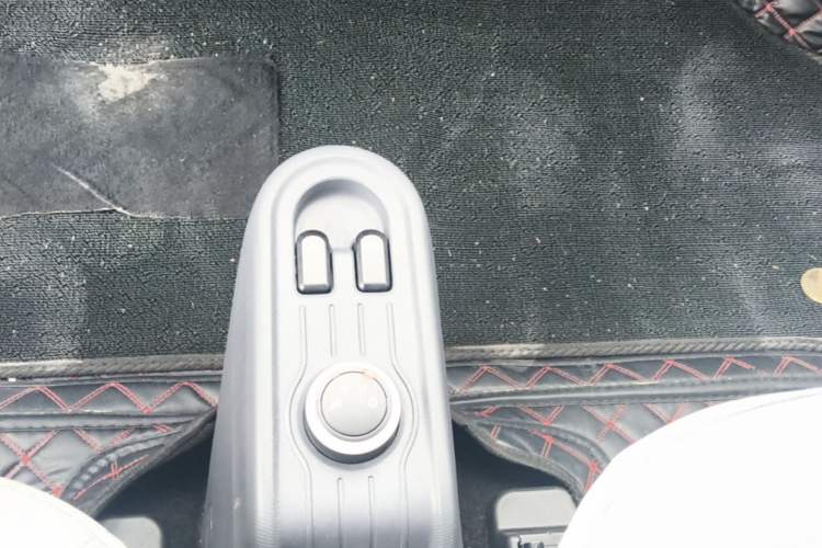 Used Wuling Hongguang MINIEV 2022 Macaron Fashion Model Lithium Iron Phosphate Gear Lever