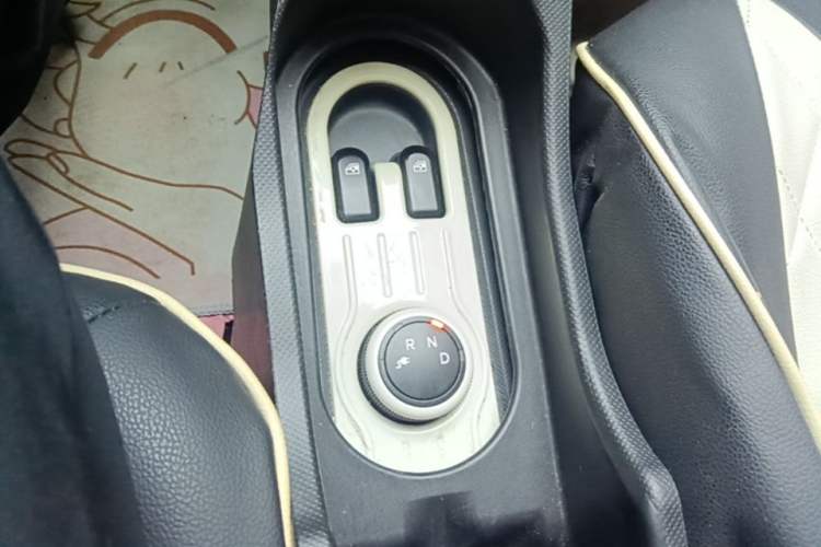 Used Wuling Hongguang MINIEV 2022 Macaron Premium Model – Lithium Iron Phosphate Gear Lever