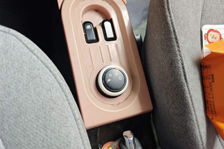 Used Wuling Hongguang MINIEV 2022 Macaron Premium Model – Lithium Iron Phosphate Gear Lever