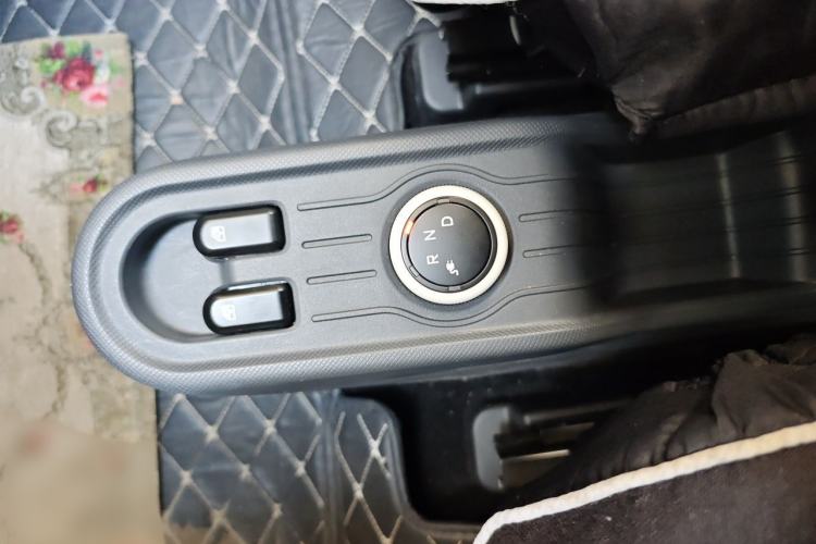 Used Wuling Hongguang MINIEV 2022 Macaron Premium Model – Lithium Ternary Battery Gear Lever