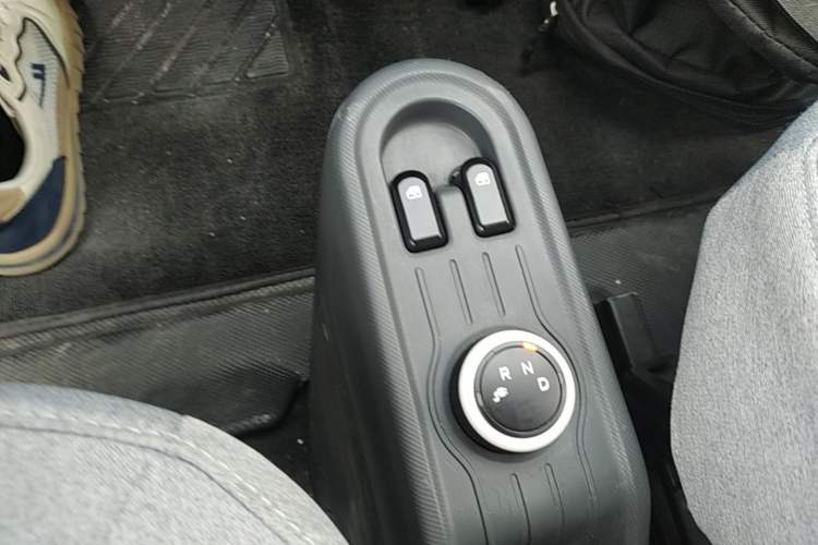 Used Wuling Hongguang MINIEV 2022 Macaron Premium Model – Lithium Iron Phosphate Gear Lever