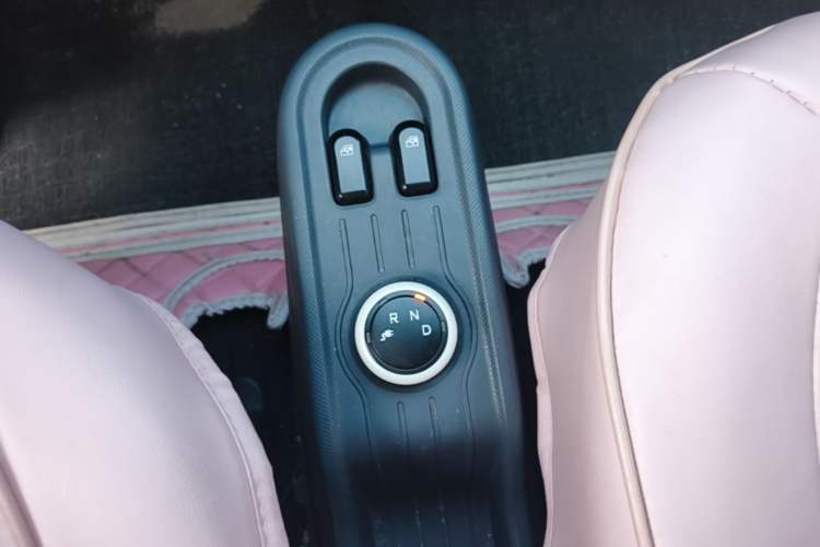 Used Wuling Hongguang MINIEV 2022 Macaron Premium Model – Lithium Iron Phosphate Gear Lever