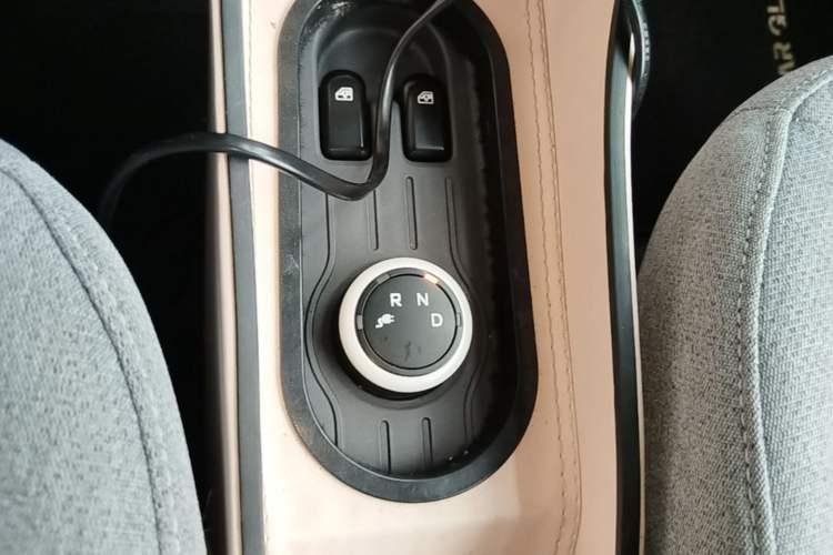 Used Wuling Hongguang MINIEV 2022 Macaron Premium Model – Lithium Ternary Battery Gear Lever