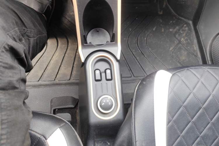 Used Wuling Hongguang MINIEV 2022 Macaron Premium Model – Lithium Iron Phosphate Gear Lever