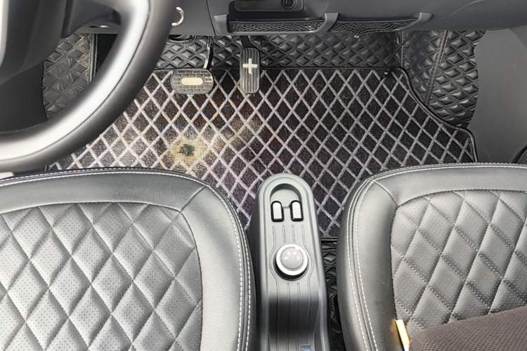 Used Wuling Hongguang MINIEV 2022 Macaron Premium Model – Lithium Iron Phosphate Gear Lever