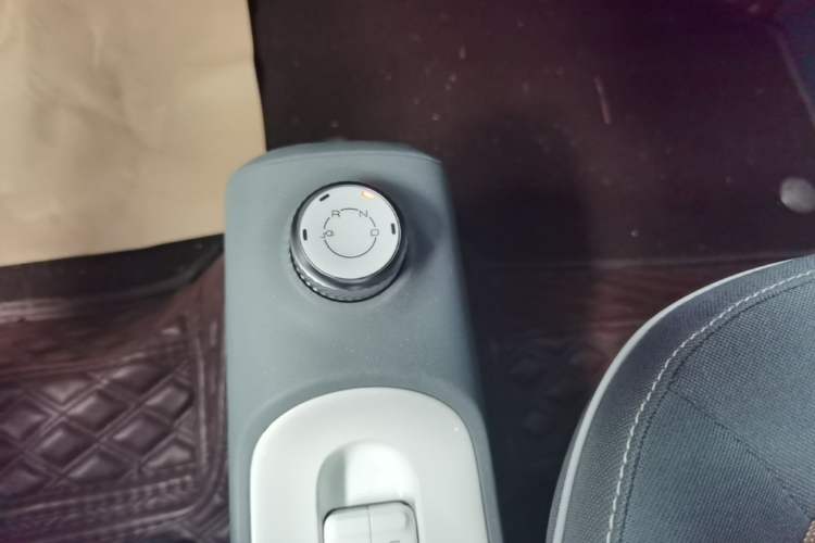 Used Wuling Hongguang MINIEV 2022 GAMEBOY 200km Play Edition with Lithium Iron Phosphate Gear Lever