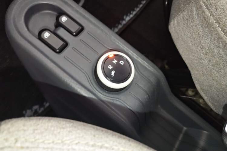 Used Wuling Hongguang MINIEV 2022 Macaron Premium Model – Lithium Iron Phosphate Gear Lever