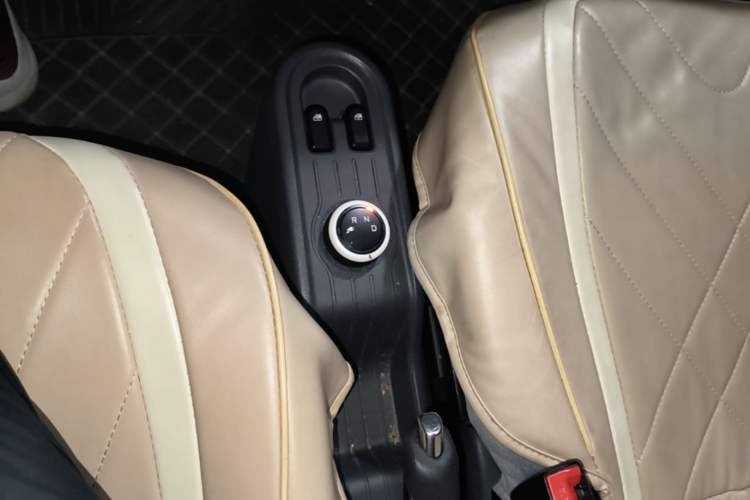 Used Wuling Hongguang MINIEV 2022 Macaron Colorful Edition Lithium-Ion Battery Gear Lever