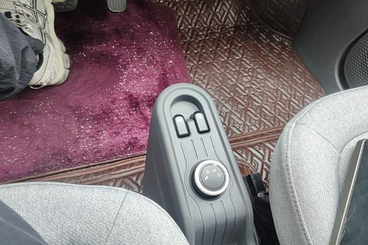 Used Wuling Hongguang MINIEV 2022 Macaron Premium Model – Lithium Ternary Battery Gear Lever