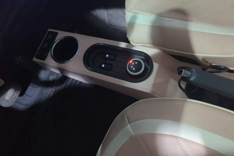 Used Wuling Hongguang MINIEV 2022 Macaron Premium Model – Lithium Iron Phosphate Gear Lever