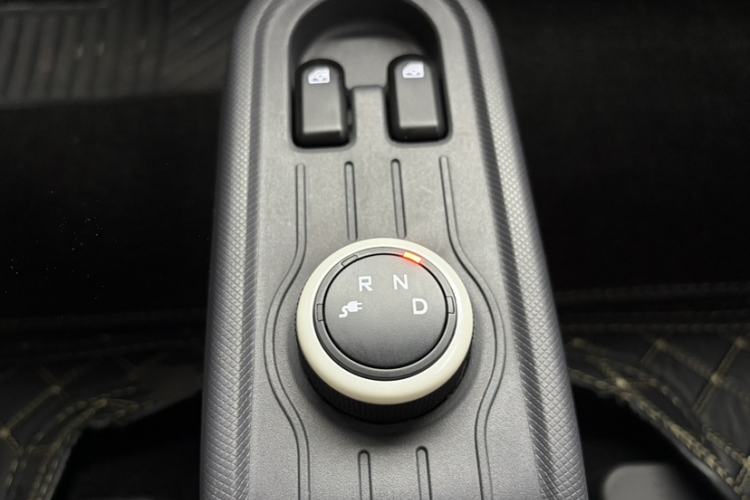 Used Wuling Hongguang MINIEV 2022 Macaron Premium Model – Lithium Iron Phosphate Gear Lever