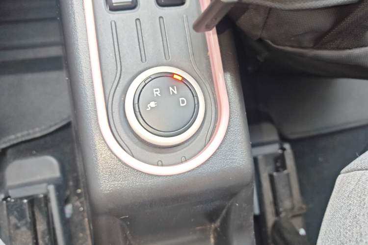 Used Wuling Hongguang MINIEV 2022 Macaron Fashion Edition Lithium-Nickel-Cobalt-Alpha-oxide Gear Lever