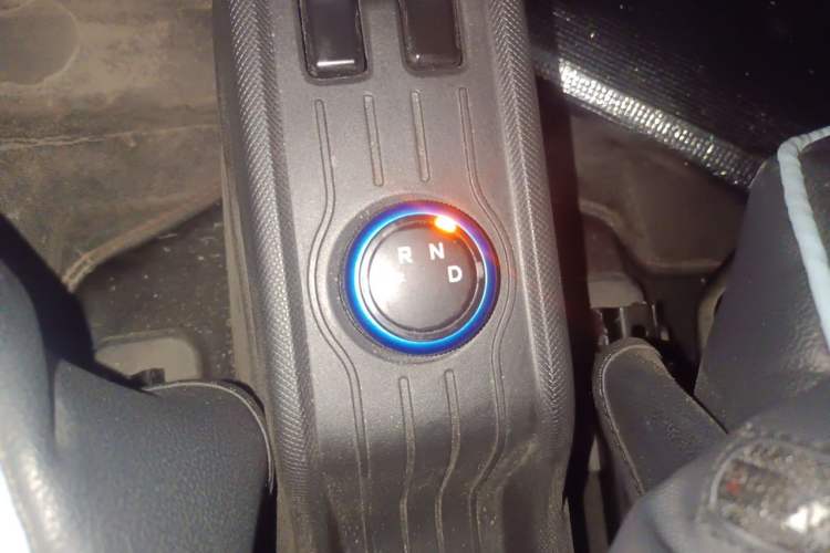 Used Wuling Hongguang MINIEV 2022 Macaron Fashion Model Lithium Iron Phosphate Gear Lever