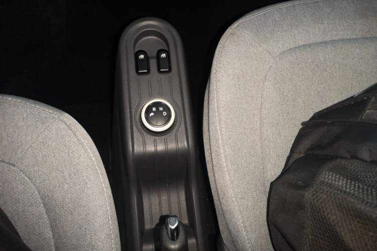 Used Wuling Hongguang MINIEV 2022 Macaron Premium Model – Lithium Ternary Battery Gear Lever