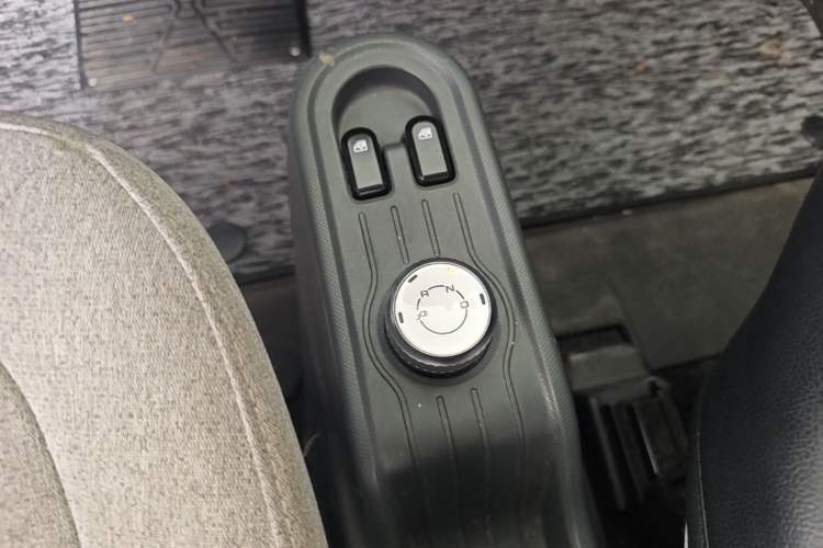 Used Wuling Hongguang MINIEV 2022 Macaron Fashion Model Lithium Iron Phosphate Gear Lever