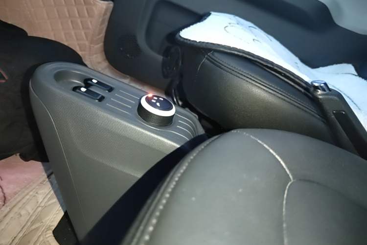 Used Wuling Hongguang MINIEV 2022 Macaron Premium Model – Lithium Ternary Battery Gear Lever