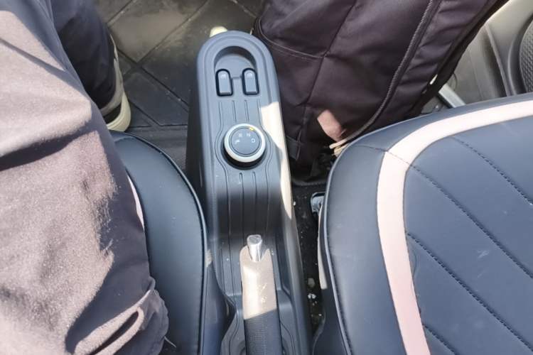 Used Wuling Hongguang MINIEV 2022 Macaron Premium Model – Lithium Iron Phosphate Gear Lever