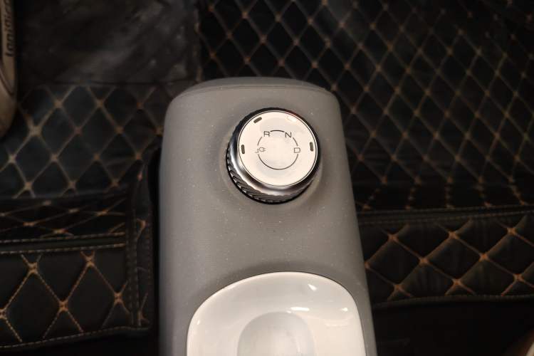Used Wuling Hongguang MINIEV 2022 GAMEBOY 200km Gaming Edition with Lithium Iron Phosphate Gear Lever