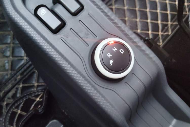 Used Wuling Hongguang MINIEV 2022 Macaron Premium Model – Lithium Iron Phosphate Gear Lever