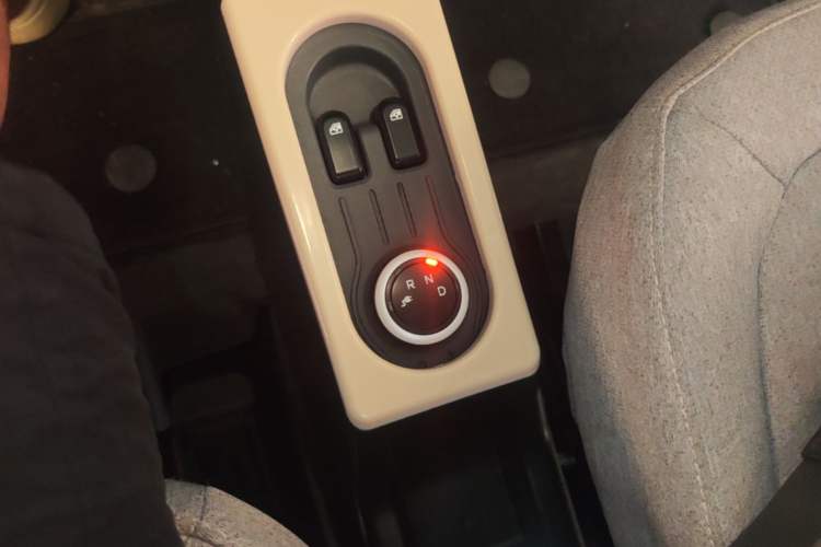 Used Wuling Hongguang MINIEV 2022 Macaron Premium Model – Lithium Iron Phosphate Gear Lever