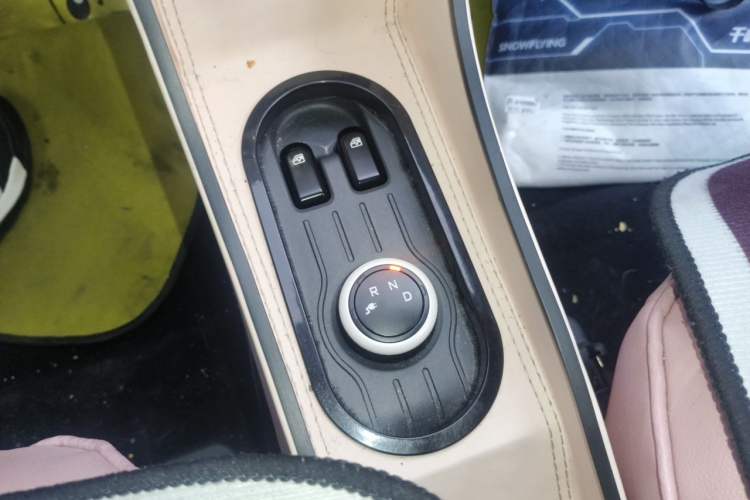 Used Wuling Hongguang MINIEV 2022 Macaron Premium Model – Lithium Iron Phosphate Gear Lever