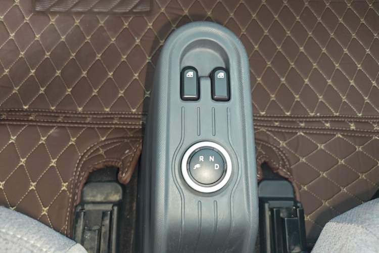 Used Wuling Hongguang MINIEV 2022 Macaron Fashion Model Lithium Iron Phosphate Gear Lever