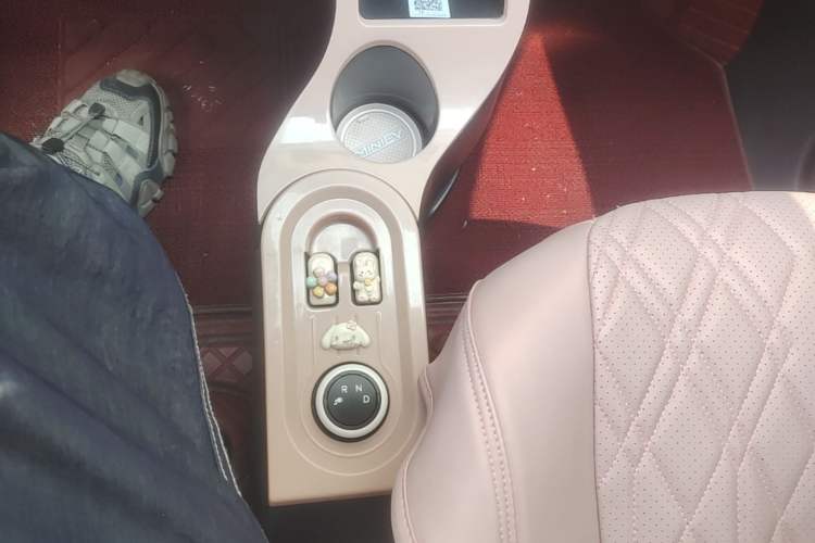 Used Wuling Hongguang MINIEV 2022 Macaron Premium Model – Lithium Ternary Battery Gear Lever