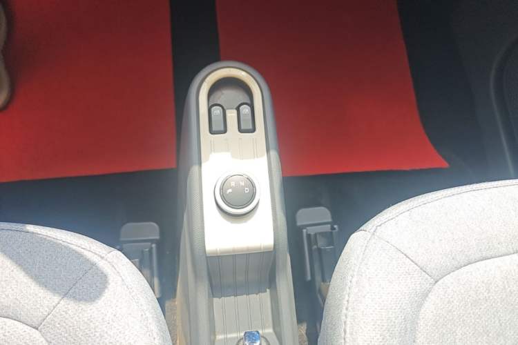 Used Wuling Hongguang MINIEV 2022 Macaron Premium Model – Lithium Iron Phosphate Gear Lever